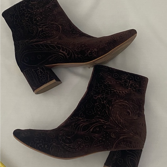 Brown velvet ankle boot Size 9 EUC Funky - Picture 12 of 14